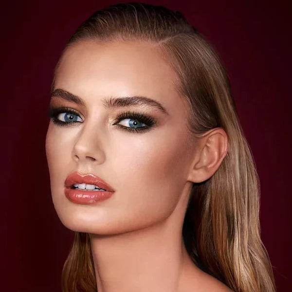 Charlotte Tilbury Cheek to Chic blush compact showing two-tone shades